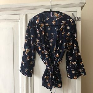 Free slowing waist wrap blouse